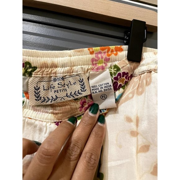 Life Style Petite FLoral Midi Skirt size small - Picture 3 of 4